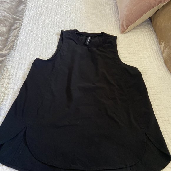 Athleta Mesh Racer Run Shorts - Picture 2 of 2